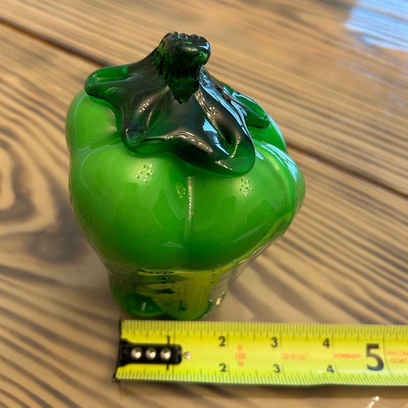 Hand blown green pepper vegetable bell pepper art glass - Picture 2 of 9
